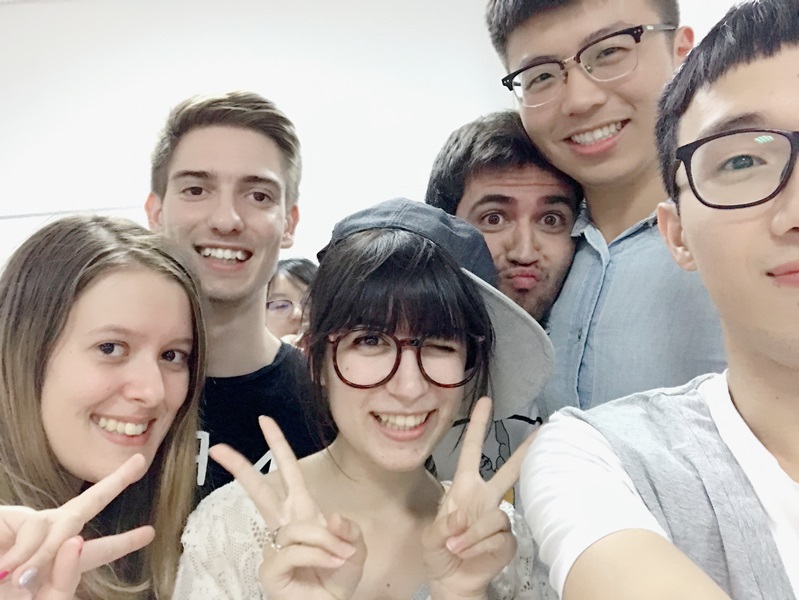 我们和孔院的汉语员工.jpg 我们和孔院的汉语员工.jpg